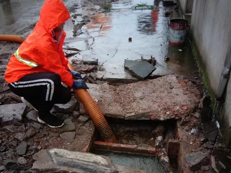 平原专业清理污水池 炜誉市政以规范流程守护城市 “肠道”